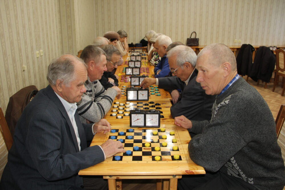 К ветеранам – с теплом и заботой