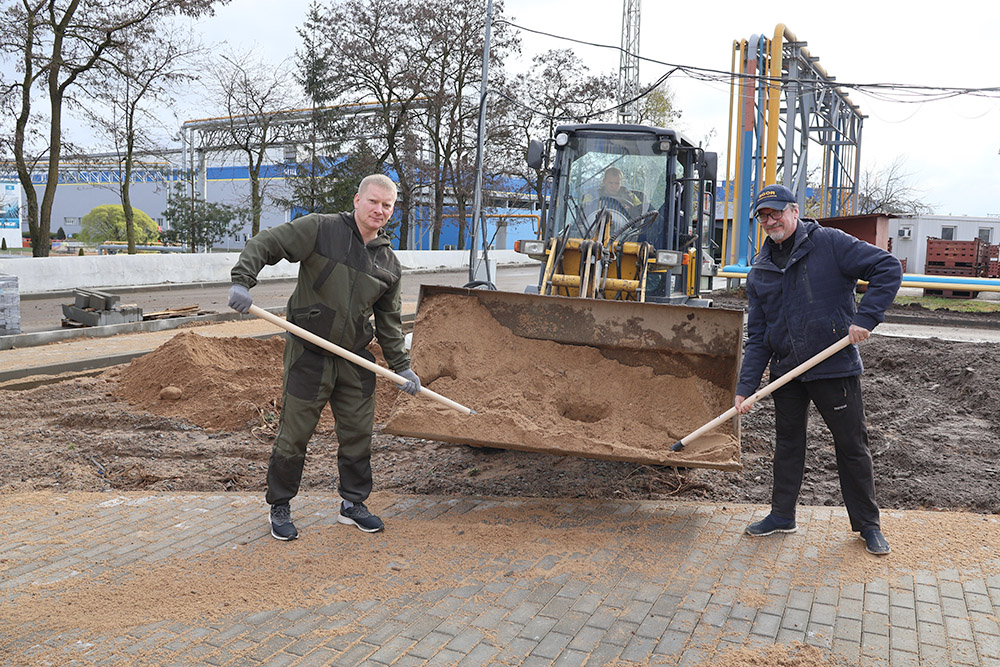 Ударно потрудились вместе со всей страной