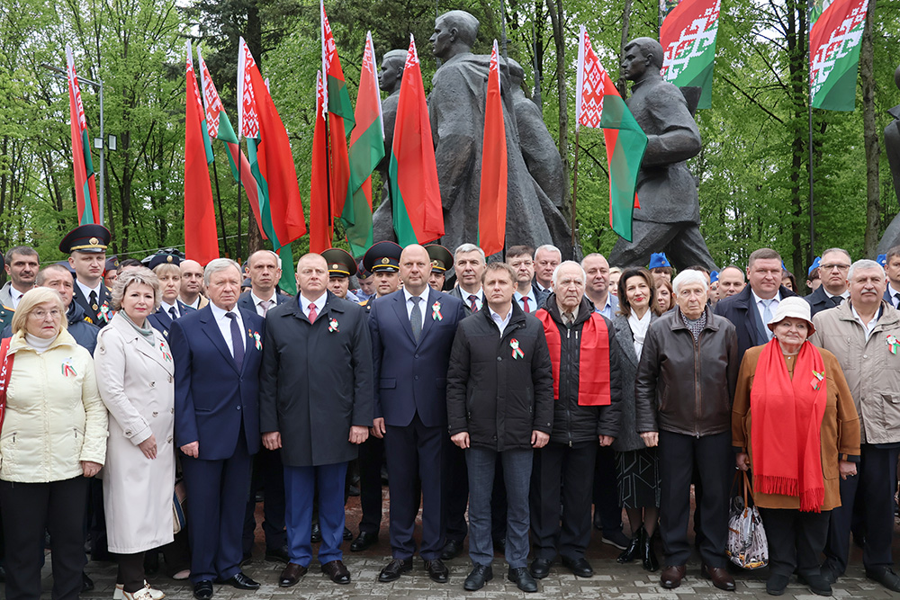 Нам мир завещано беречь