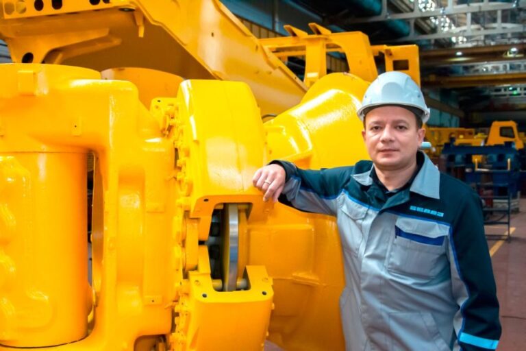 Денис БОВДИЛОВ: «Работа на БЕЛАЗе – это профессиональный вызов, который я принял 20 лет назад»