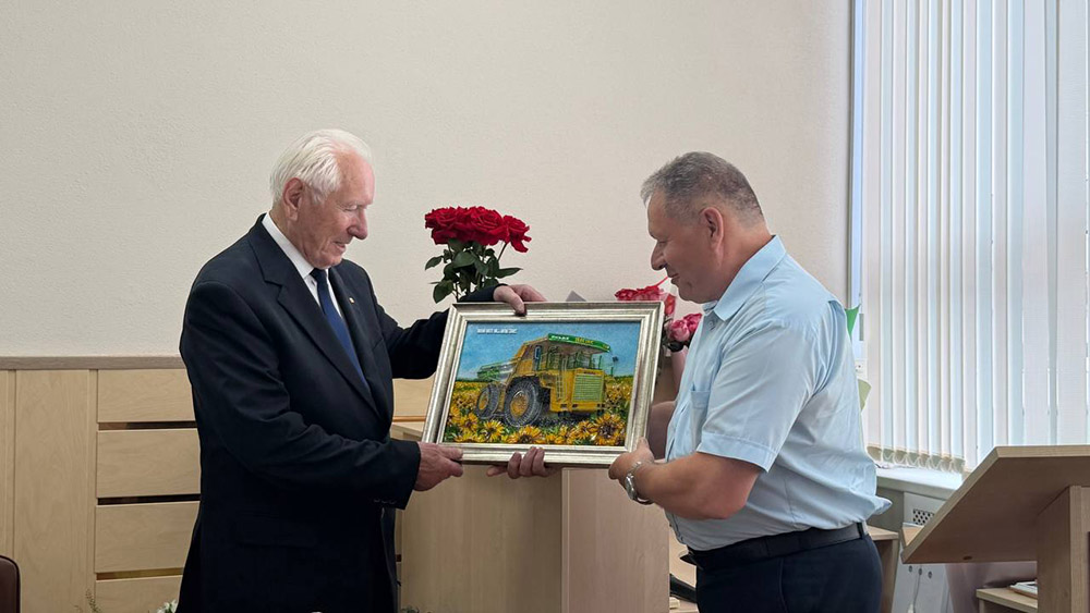 БЕЛАЗ –академику Витязю
